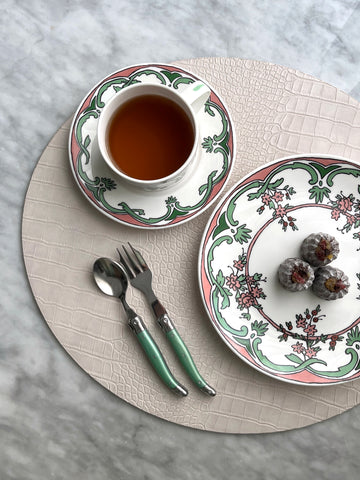 Dovi - Set of 2, Oval Placemats - Light Gray