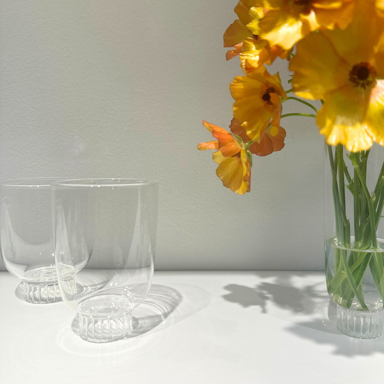 Stemless Wine Glasses Petite in clear on the table