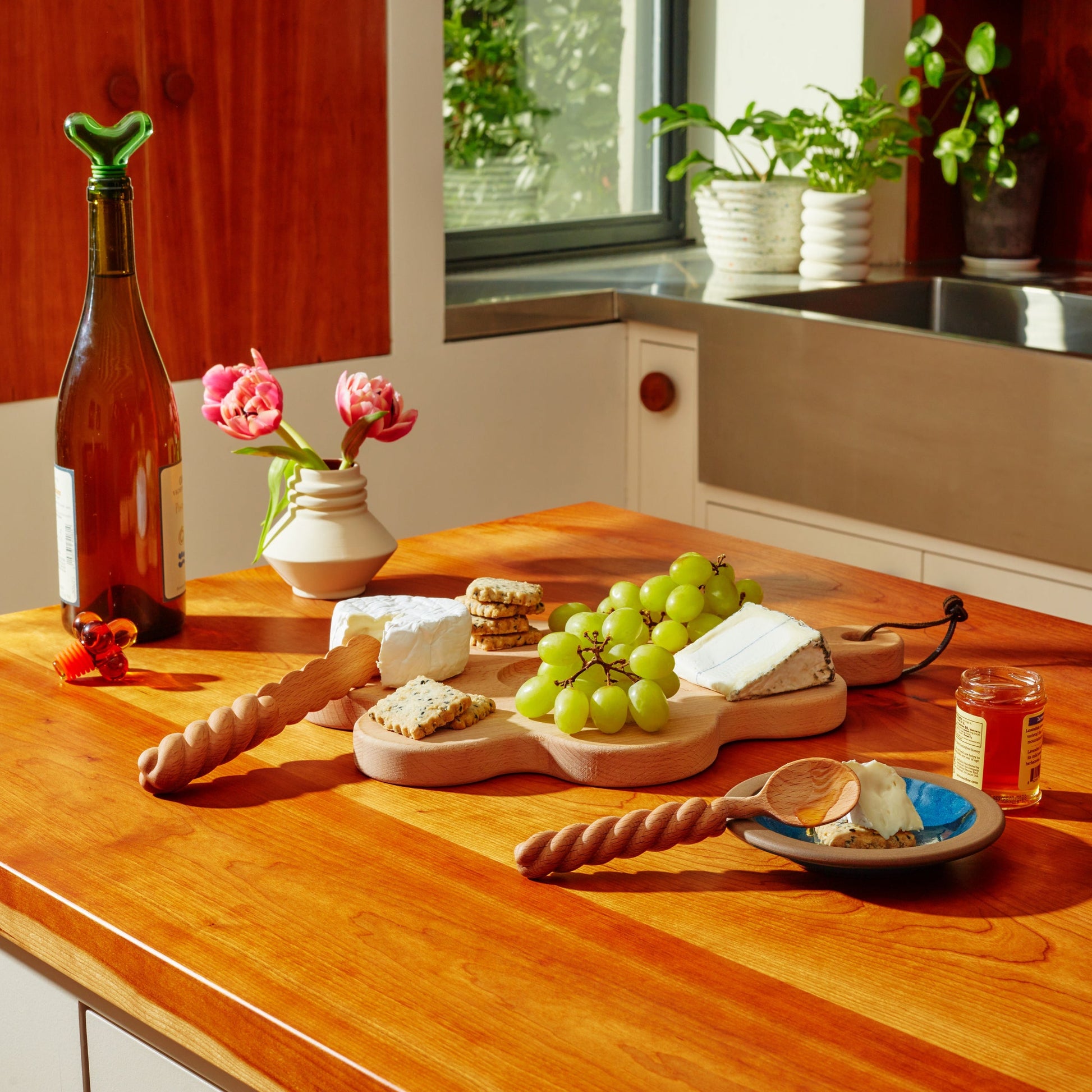 Twist Spread Set lifestyle image